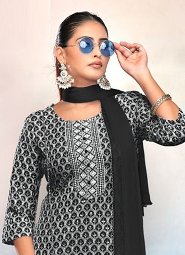 DOLLY - CATALOG # 55254 (SET OF 4 SIZE-SETS [READYMADE SUITS])