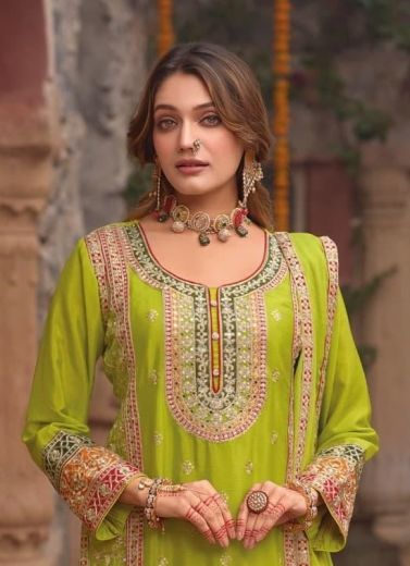 RANG 2 - CATALOG # 56722 (SET OF 4 READYMADE SUITS)