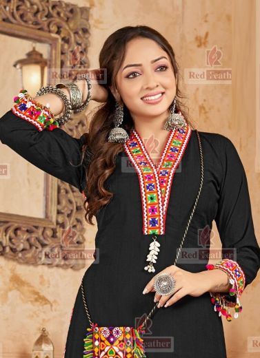 NAVRATRI CO-ORD SETS - Catalog # 59422 (Set of 7 SIZE-SETS [Tops With Bottoms]) by Brand RED FEATHER