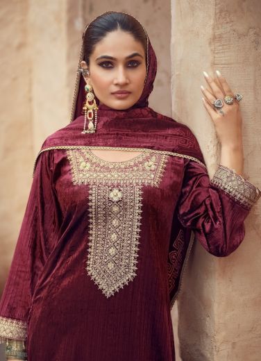ISTANBUL - Catalog # 67907 (Set of 4 Semi-Stitched / Un-Stitched Suits)