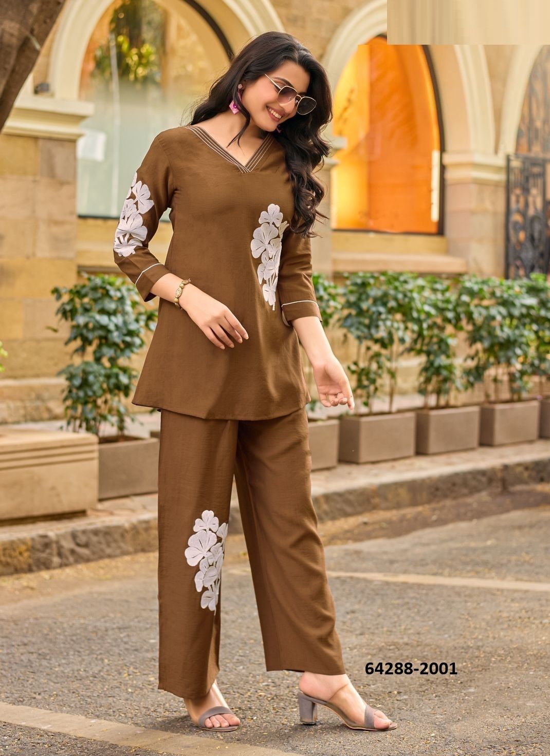 LIVONIA - Catalog # 64288 (Set of 5 Tops With Bottoms) LIVONIA - Catalog # 64288 (Set of 5 Tops With Bottoms)