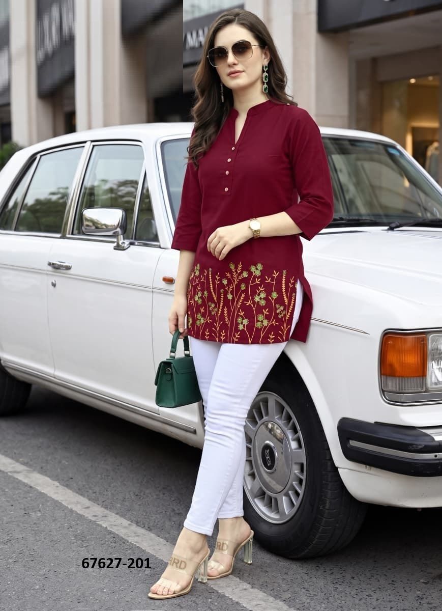 POLAND - Catalog # 67627 (Set of 6 Readymade Women's Kurtis / Tops) POLAND - Catalog # 67627 (Set of 6 Readymade Women's Kurtis / Tops)
