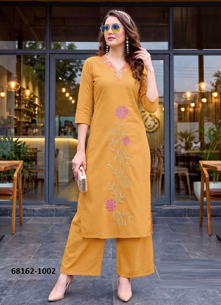 CO-ORD SETS FOR FESTIVAL TIME - Catalog # 68162 (Set of 20 SIZE-SETS [Tops With Bottoms])