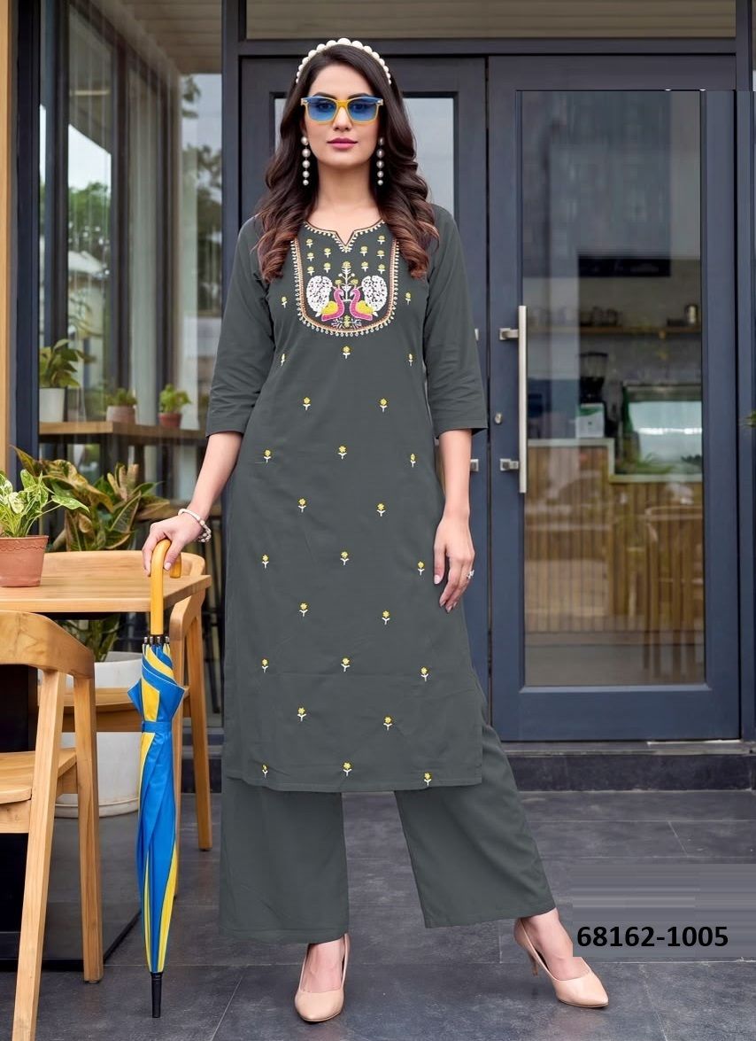 CO-ORD SETS FOR FESTIVAL TIME - Catalog # 68162 (Set of 20 SIZE-SETS [Tops With Bottoms])