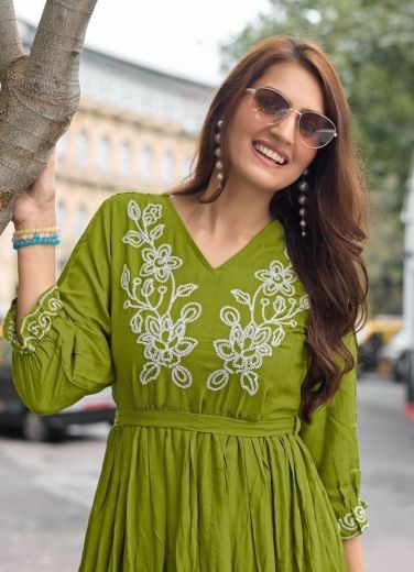 QUEEN - Catalog # 61046 (Set of 6 Readymade Women's Kurtis / Tops) MADE IN INDIA BY MITTOO