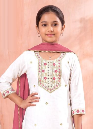 JAANVI - Catalog # 66860 (Set of 4 Readymade Salwar Suits)