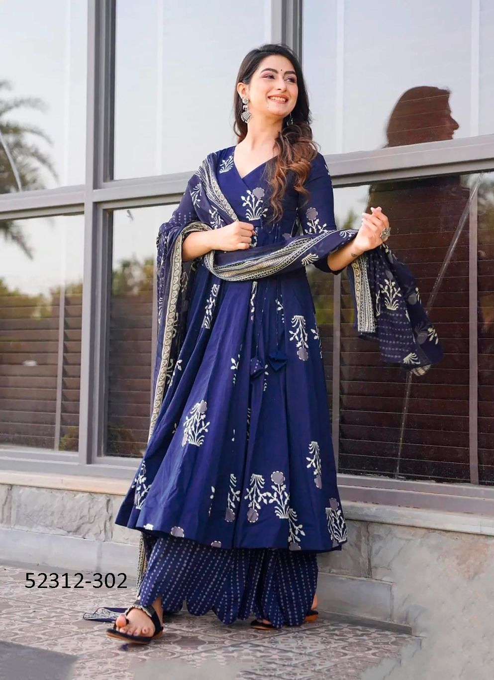 CLORA 3 - CATALOG # 52312 (SET OF 8 READYMADE SUITS)