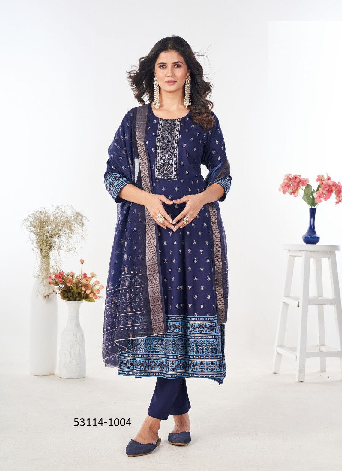 STREE - CATALOG # 53114 (SET OF 4 READYMADE SUITS)