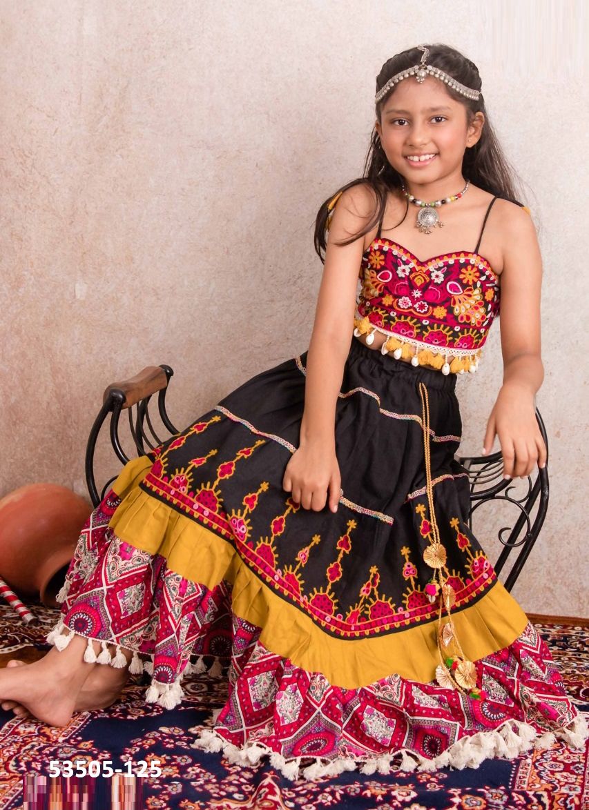 NAVRATRI KIDS KEDIA SET - CATALOG # 53505 (SET OF 17 READYMADE LEHENGAS)