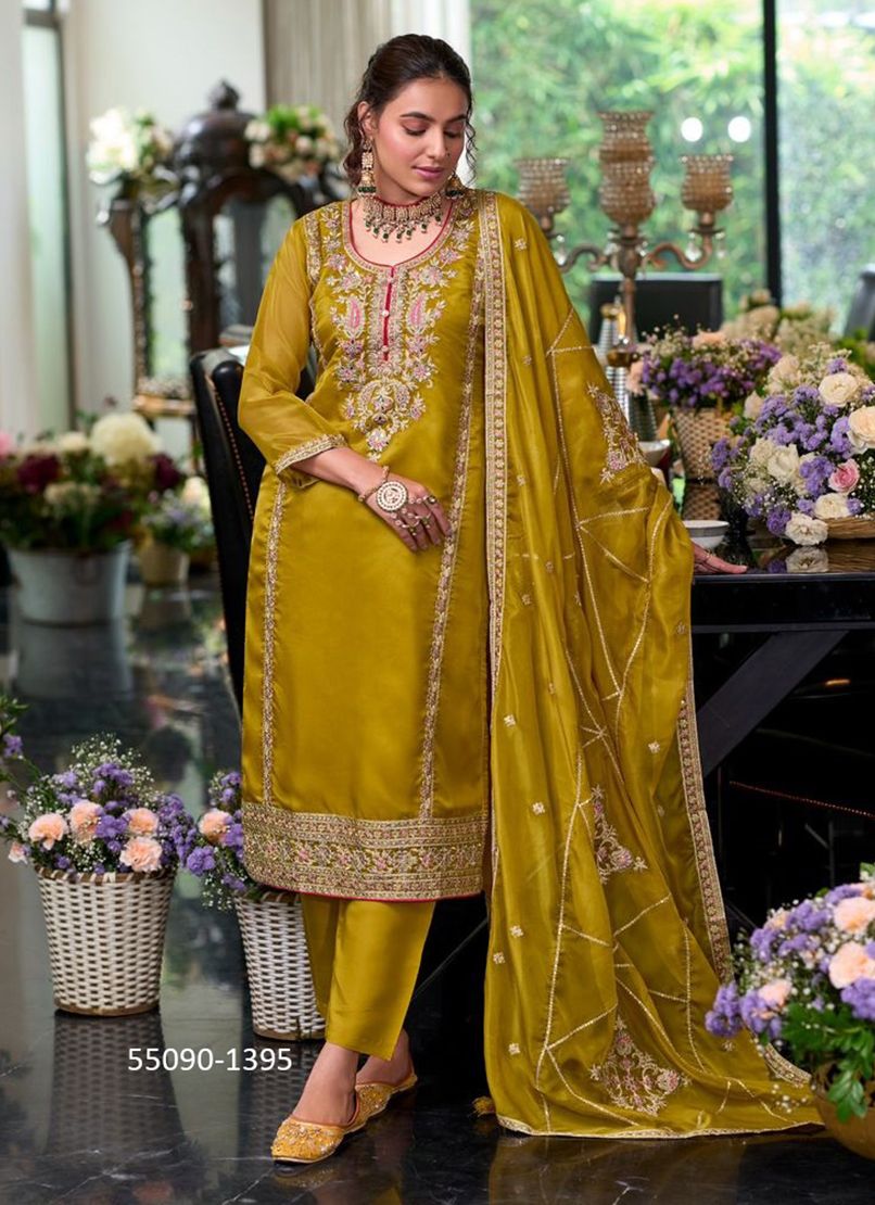 MOON - CATALOG # 55090 (SET OF 4 READYMADE SUITS)