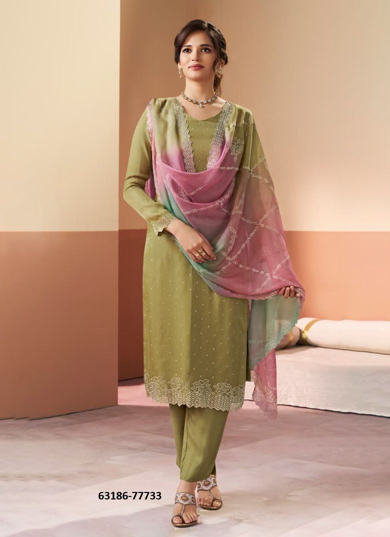RANGGATT - Catalog # 63186 (Set of 4 Semi-Stitched / Un-Stitched Suits) by Vinay Fashion LLP