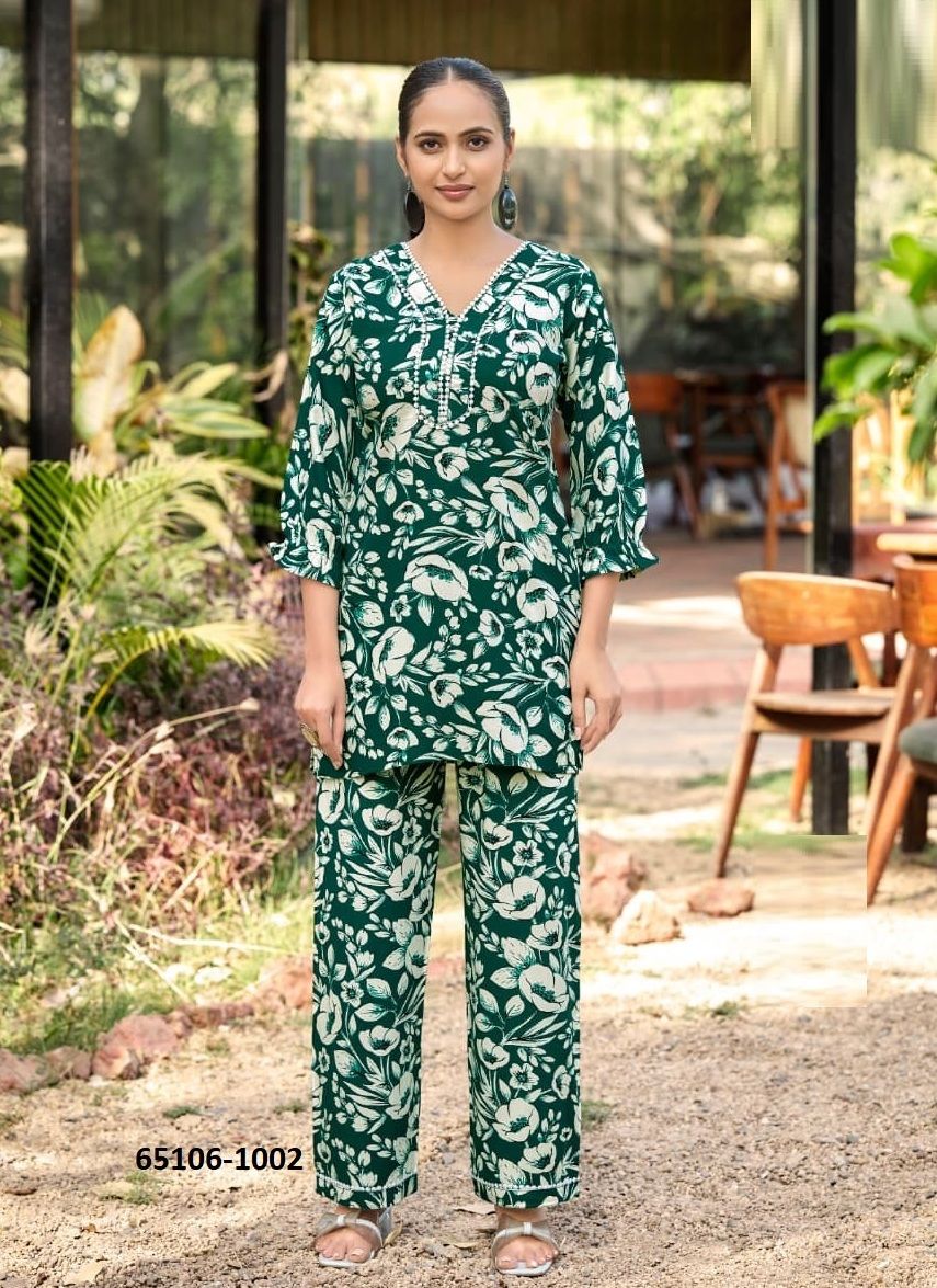 PIHU - Catalog # 65106 (Set of 6 Tops With Bottoms)