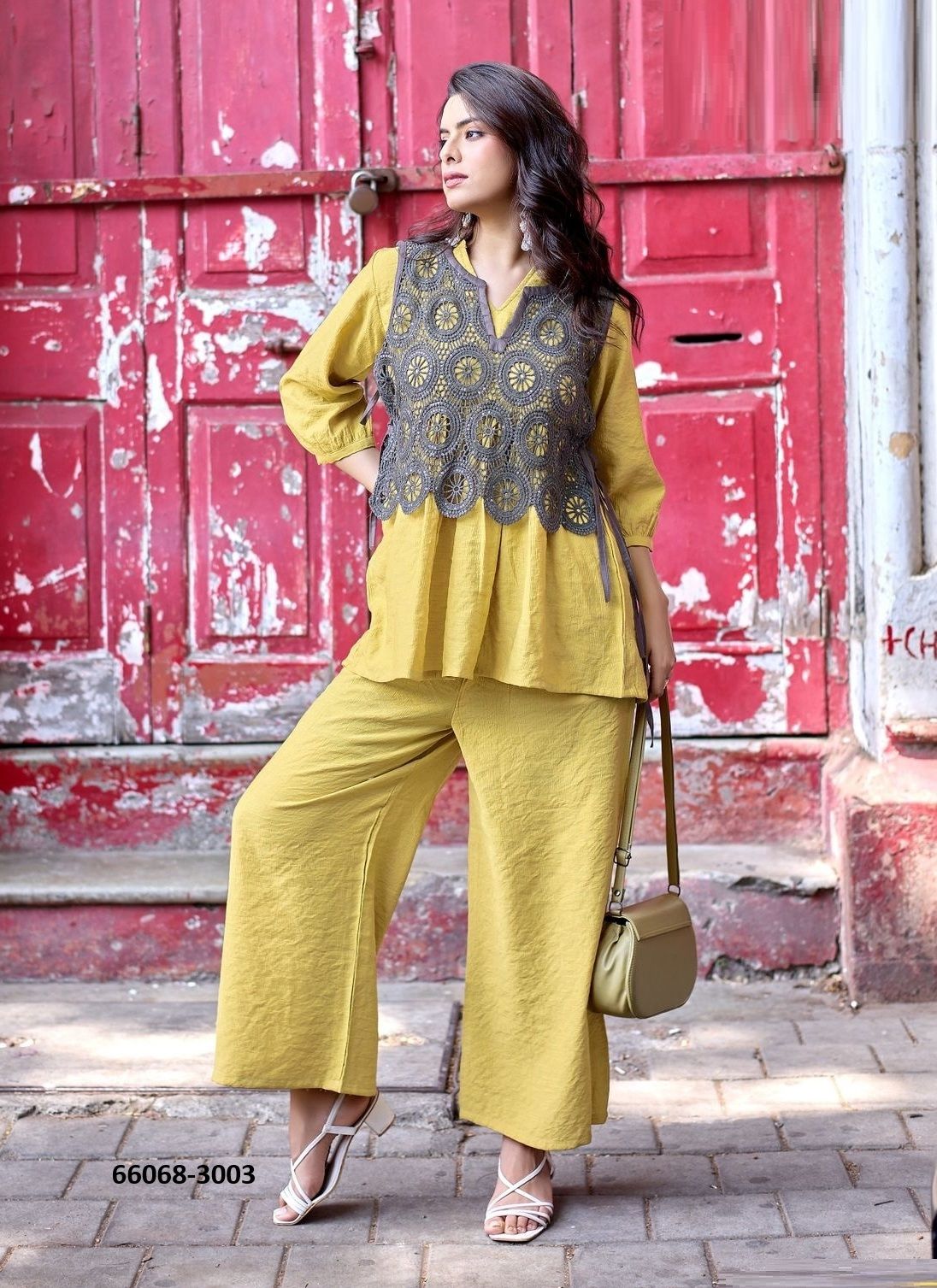 BEAUTY LINE - Catalog # 66068 (Set of 4 Tops With Bottoms) BEAUTY LINE - Catalog # 66068 (Set of 4 Tops With Bottoms)