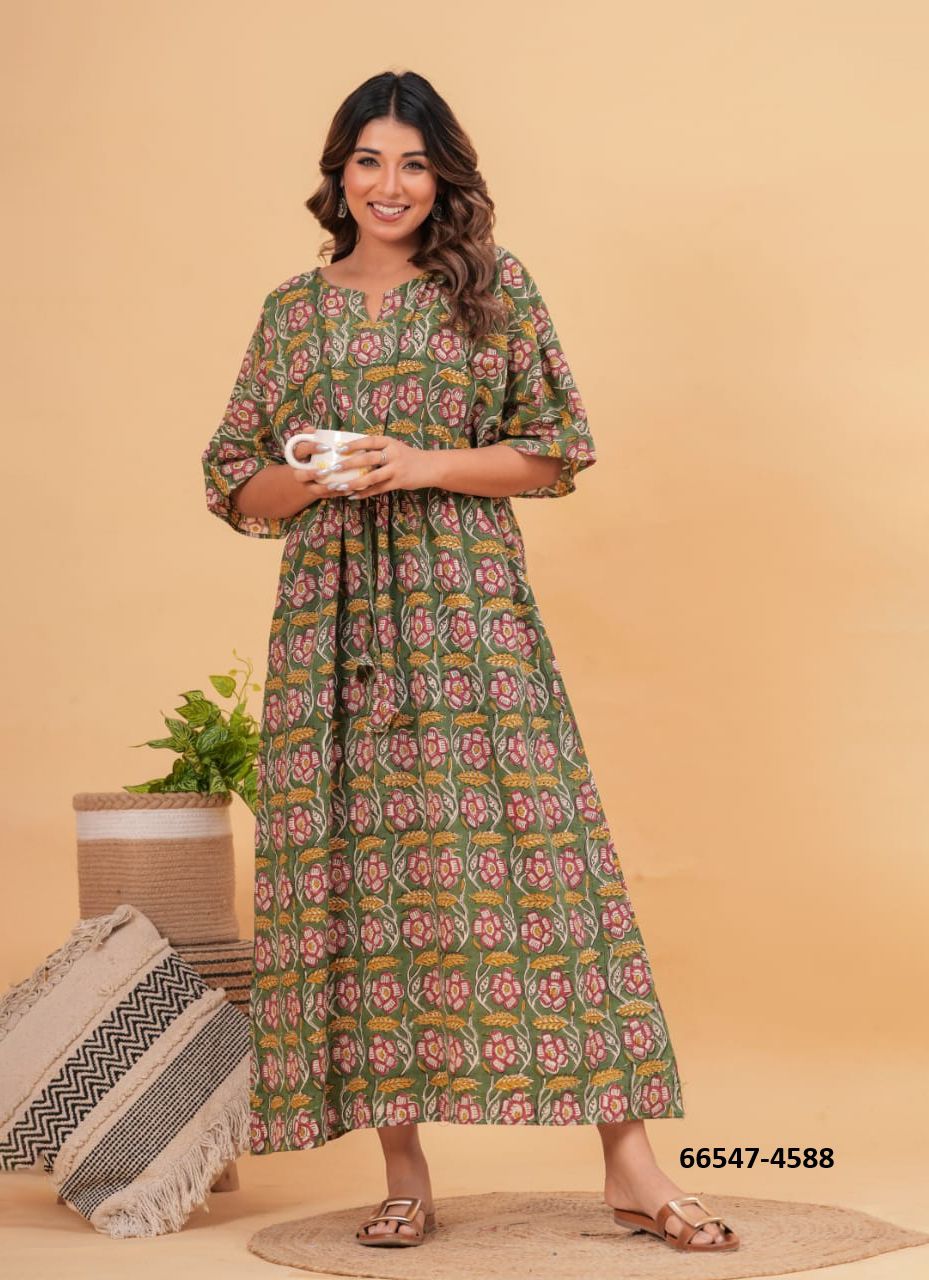SUMMER UNIQUE PLUS-SIZE KAFTANS - Catalog # 66547 (Set of 51 Kaftans / Ponchos) SUMMER UNIQUE PLUS-SIZE KAFTANS - Catalog # 66547 (Set of 51 Kaftans / Ponchos)