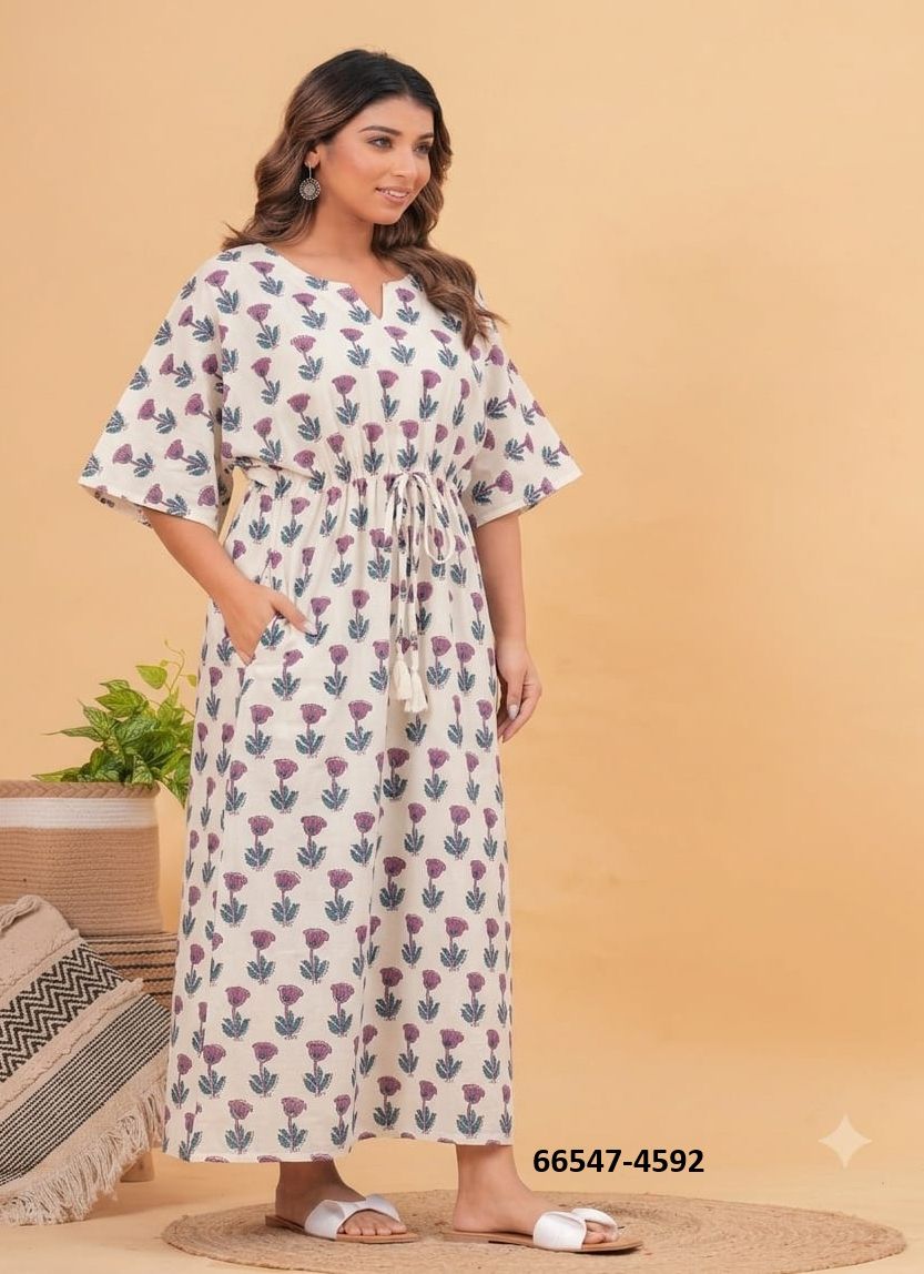 SUMMER UNIQUE PLUS-SIZE KAFTANS - Catalog # 66547 (Set of 51 Kaftans / Ponchos) SUMMER UNIQUE PLUS-SIZE KAFTANS - Catalog # 66547 (Set of 51 Kaftans / Ponchos)
