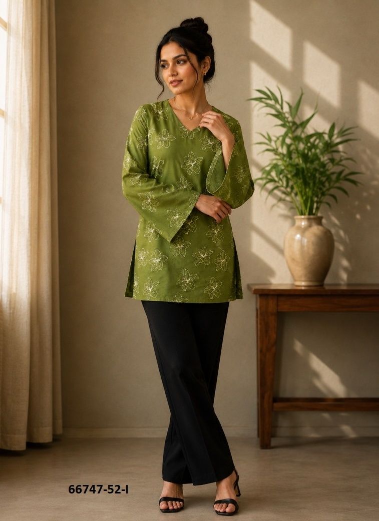 TUNICS STYLE - Catalog # 66747 (Set of 12 Readymade Women's Kurtis / Tops) TUNICS STYLE - Catalog # 66747 (Set of 12 Readymade Women's Kurtis / Tops)